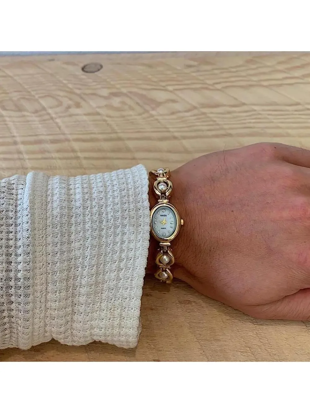 Luxury Y2K style Gold round stainless steel quartz pearl stone charm watch